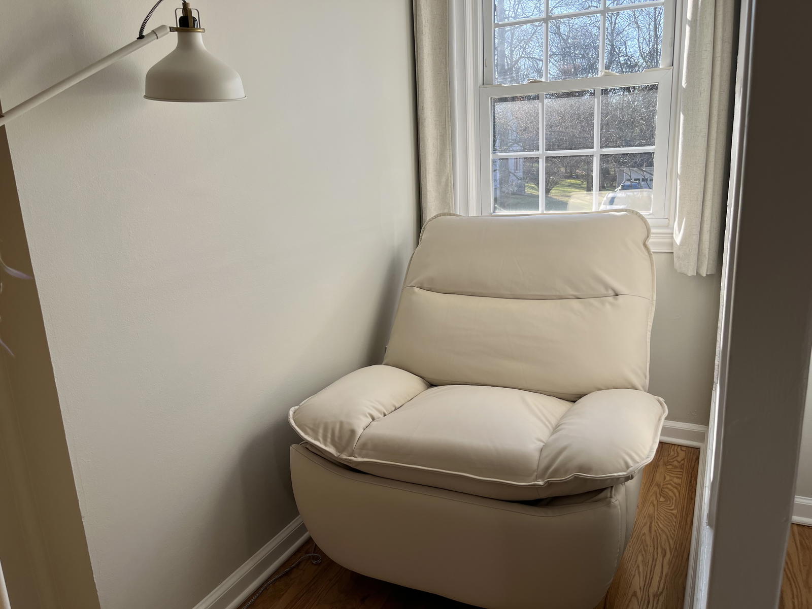 Flexispot Lotus Swivel Rocker Recliner Review: A Comfy &amp; Sturdy Lounge Chair