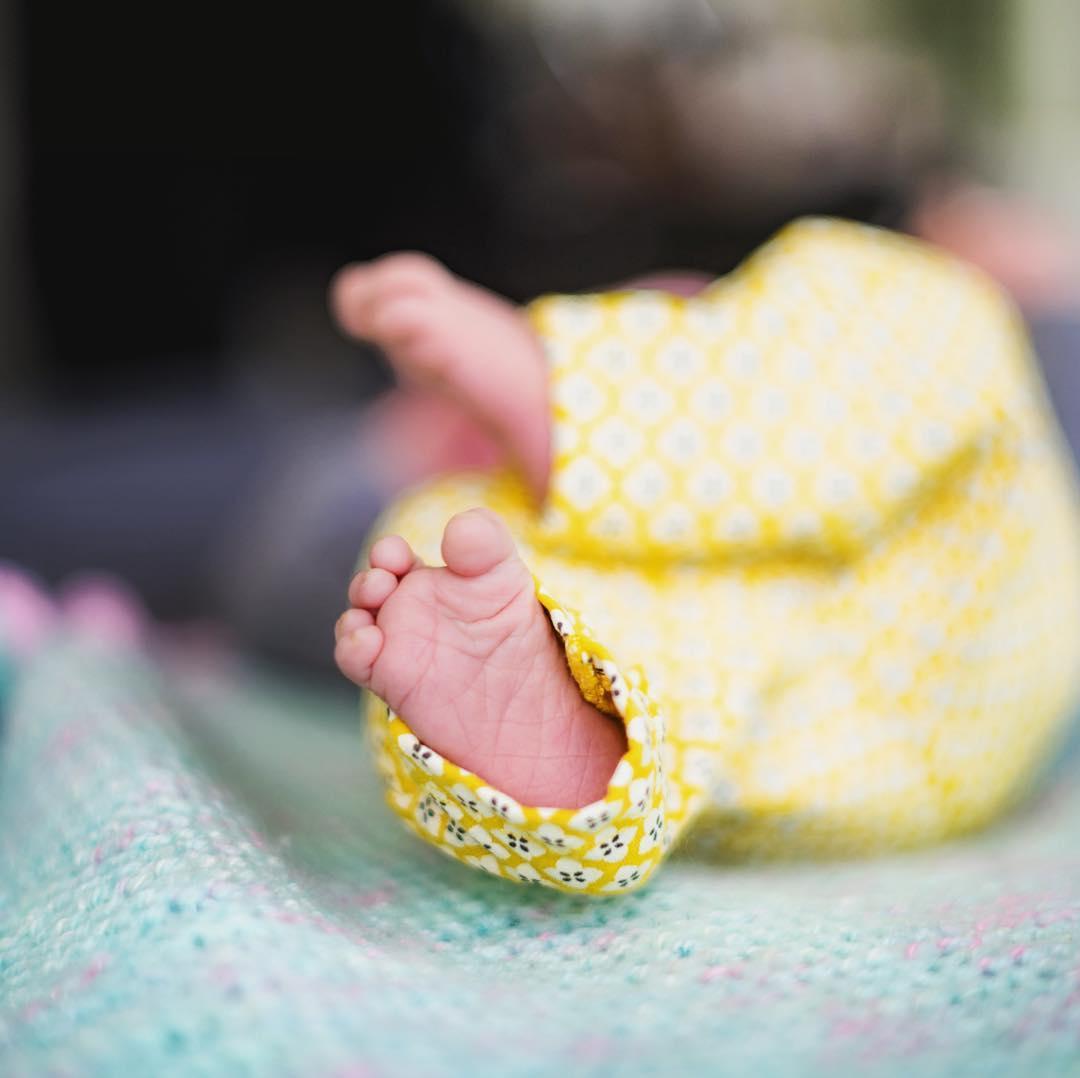 Take your own newborn photos or hire a professional? (Tips for success)